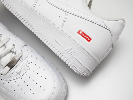 TÊNIS NIKE AIR FORCE ONE X SUPREME / BRANCO